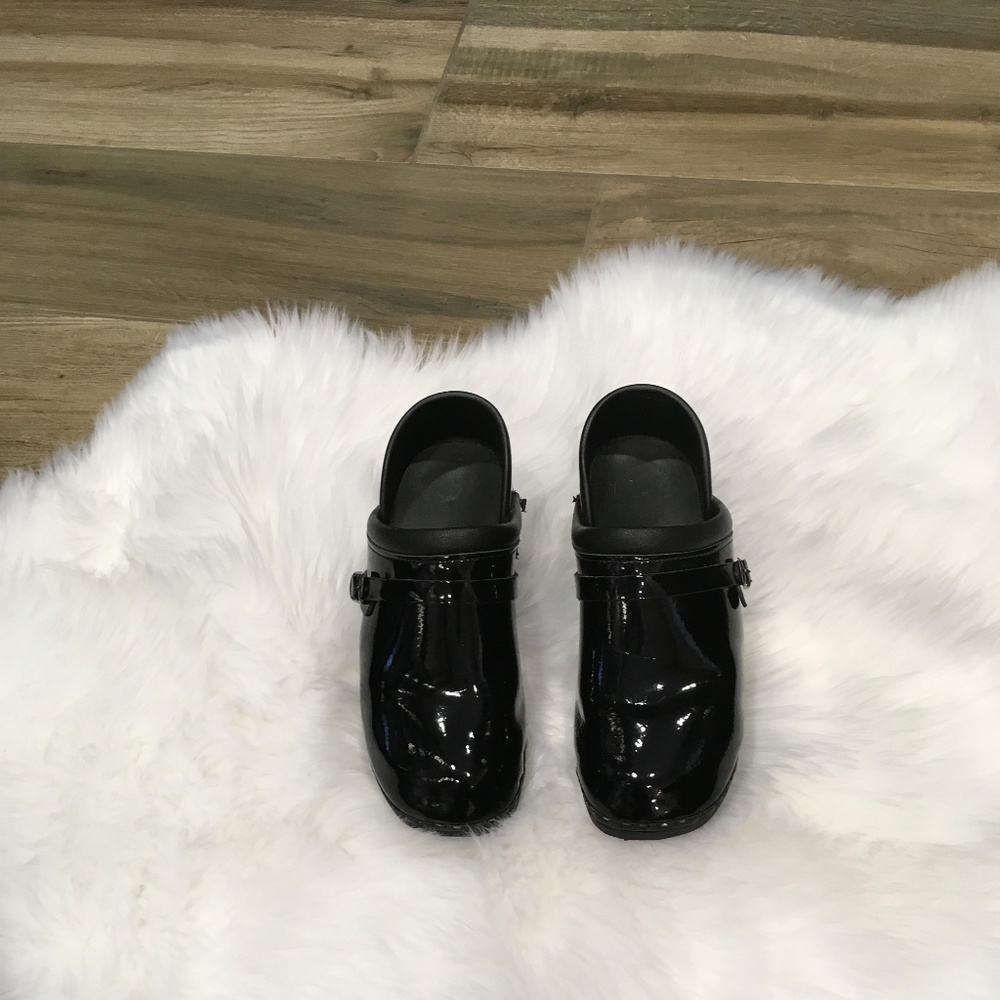 The Scandinavian Company, Clogs, Dansko